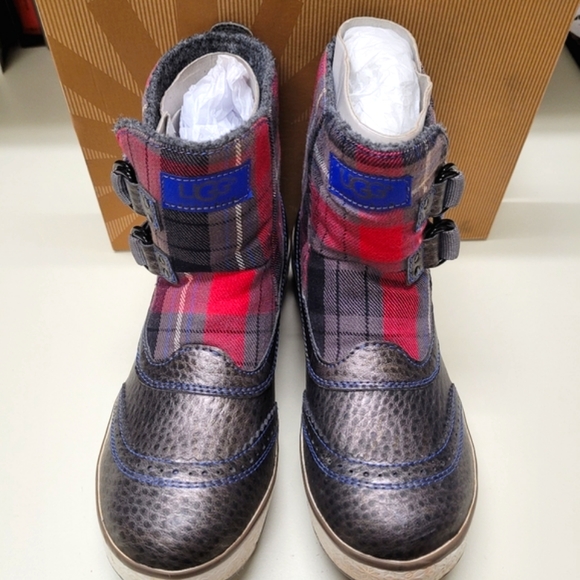 💖HOST PICK💖 UGG Marrais Waterproof Boots - Picture 2 of 12